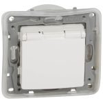 Розетка 2К+З Legrand Etika 16A 250V с/з со шторками винтовой зажим немецкий стандарт слоновая кость 672322