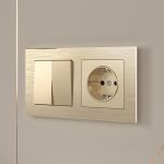 Розетка с заземлением и шторками Werkel шампань W1171111 4690389157387