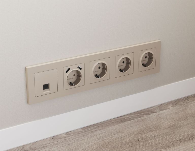 Комплект мех-ма компьютерной розетки RJ-45 экранированной с автоматической защитной шторкой Alfa Серо-бежевый матовый Quant Ambrella Volt MA372005 (AP3720, VM185)