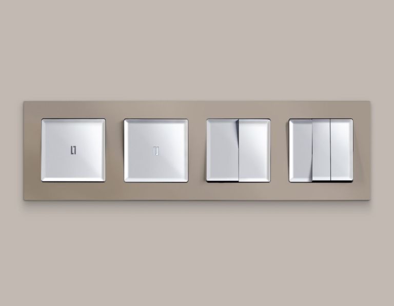 Комплект механизма 2-клавишного перекрестного выключателя 10A-250V Alfa Серебро глянец Quant Ambrella Volt MA403030 (AP4030, VM125)