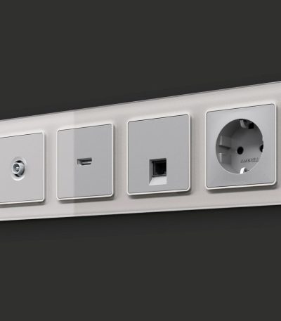 Комплект механизма компьютерной розетки RJ-45 экранированной с автоматической защитной шторкой Alfa Серебро глянец Quant Ambrella Volt MA412005 (AP4120, VM185)