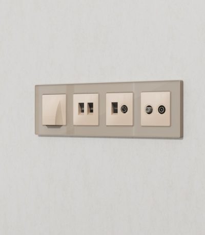 Комплект механизма розетки компьютерной + TV оконечной RJ-45 с автоматической защитной шторкой Alfa Бежевый глянец Ambrella Volt MA312510 (AP3125, VM195)