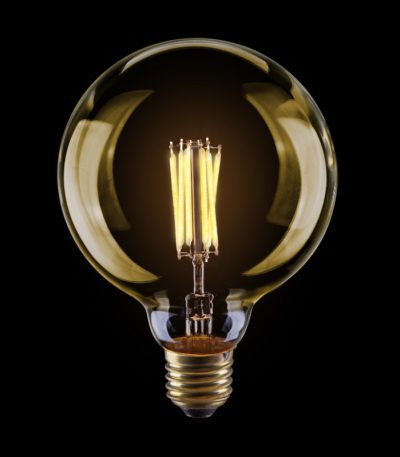 Лампа светодиодная филаментная диммируемая Voltega E27 8W 2800К шар золотой VG10-G125Gwarm8W 6838