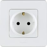Розетка с/з со шторками Legrand Inspiria 673730