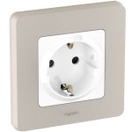 Розетка с/з со шторками Legrand Inspiria 673730