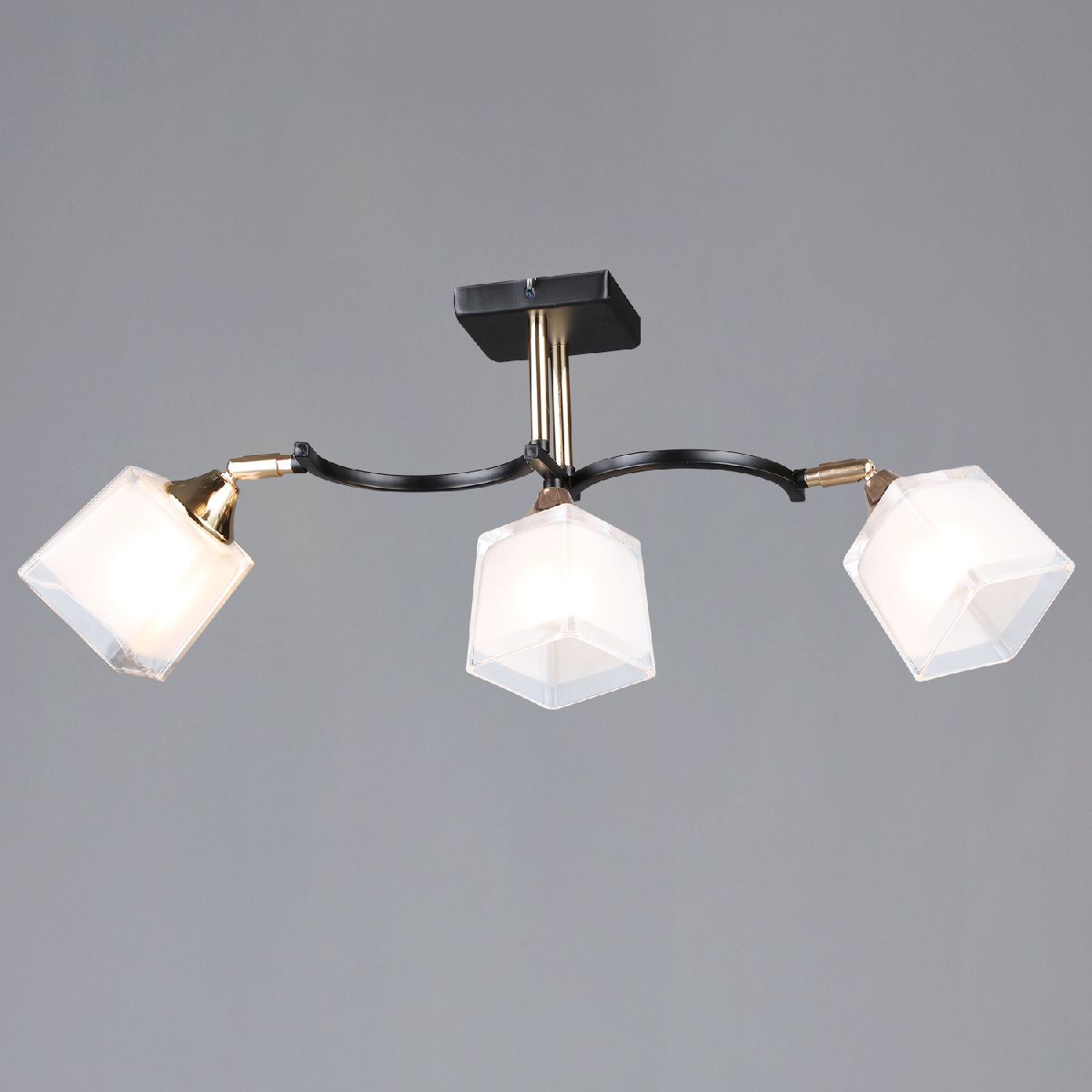 Потолочная люстра Reluce 06404-0.3-03 BK+FGD Потолочная люстра Reluce 06404-0.3-03 BK+FGD