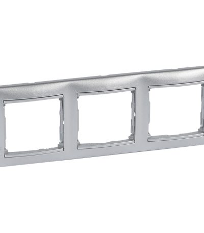 Рамка трехместная Legrand Valena Classic 694332