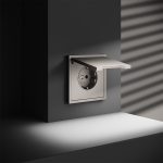 Розетка с защитными шторками и крышкой Voltum S70 VLS040303