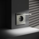 Розетка с защитными шторками и крышкой Voltum S70 VLS040305