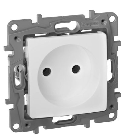 Розетка 2К Legrand Etika 16A 250V б/з винтовой зажим белая 672220