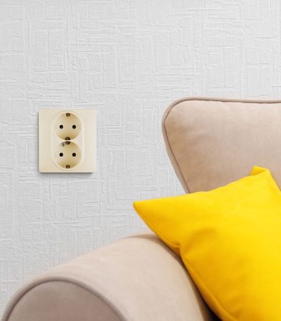 Розетка двойная с/з со шторками Legrand Inspiria 673756