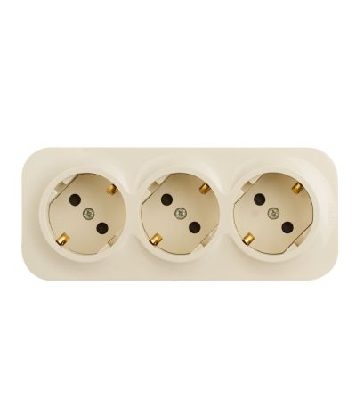 Розеточный блок тройной с/з со шторками Legrand Quteo 782268