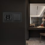 Выключатель одноклавишный с розеткой Arte Milano SET06-2-30-1-40-1 black