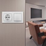 Выключатель одноклавишный с розеткой Arte Milano SET06-2-30-1-40-1 silver