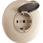 Розетка круглая с/з и шторками, защитной крышкой и рамкой Arte Milano SET08-1-41-1 shampan