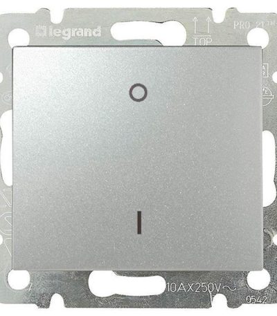 Выключатель одноклавишный трехполюсный Legrand Valena 10A 400V алюминий 770103