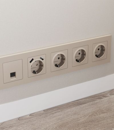 Комплект мех-ма компьютерной розетки RJ-45 экранированной с автоматической защитной шторкой Alfa Серо-бежевый матовый Quant Ambrella Volt MA372005 (AP3720, VM185)