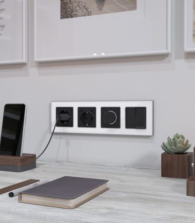 Комплект механизма электрической розетки 2USB С+C 20W с/з на винтовых зажимах 16A-250V Alfa Черный матовый Quant Ambrella Volt MA810510 (AP8105, VM165)