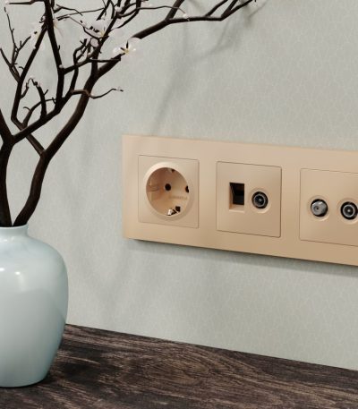 Комплект механизма розетки компьютерной + TV оконечной RJ-45 с автоматической защитной шторкой Alfa Шампань Quant Ambrella Volt MA612510 (AP6125, VM195)